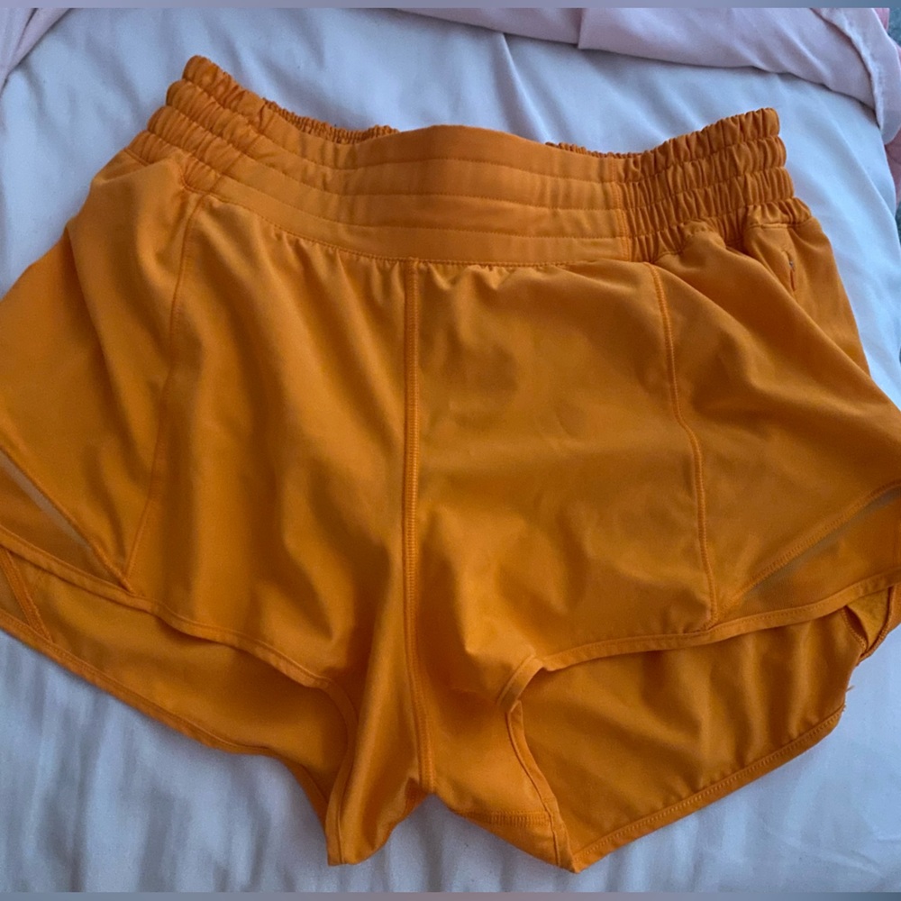 lululemon hotty hots, high rise, 2.5 inch, size 6